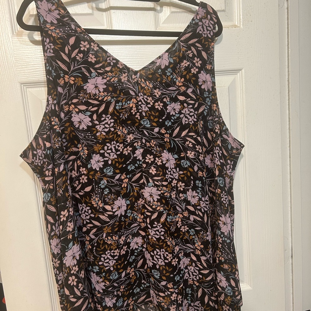NWOT- Lane Bryant- Women’s Floral Sleeveless Swing  V-Neck  Tan Top. Size 26
